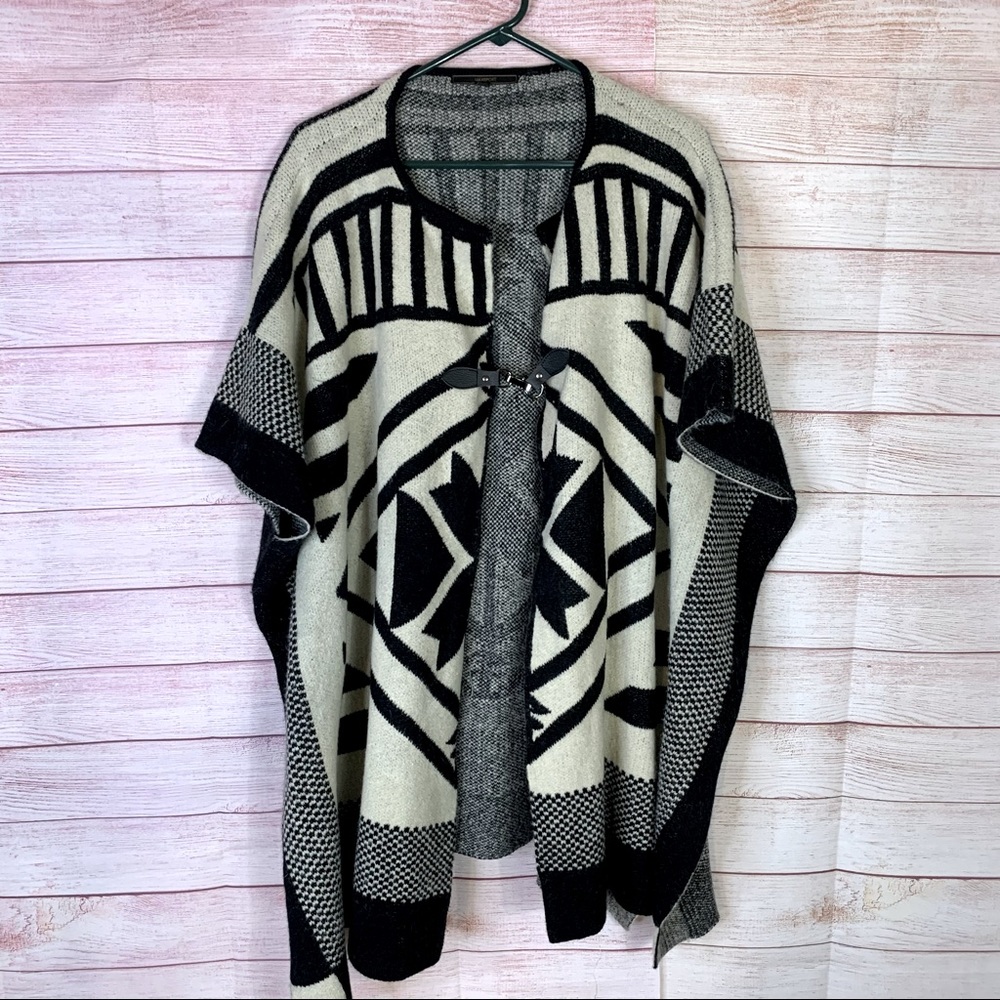 MaxSport Aztec Black Cream Cape Poncho Sweater Size‎ S/M